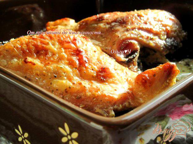 фото рецепта: Курица в кефире с адыгейской солью и майораном