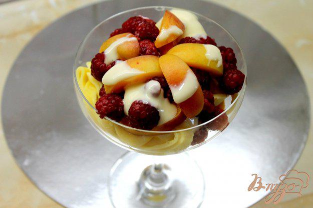 фото рецепта: Блины с малиной и абрикосами