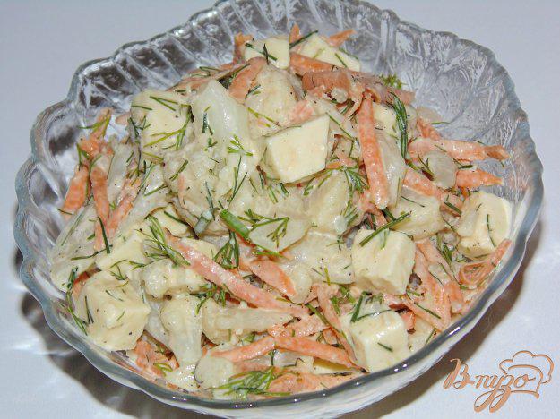 фото рецепта: Острый салат из цветной капусты с морковью и адыгейским сыром