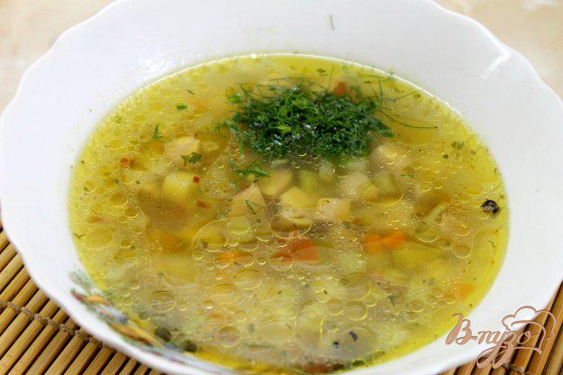 фото рецепта: Овощной суп с колбасками и маринованными шампиньонами