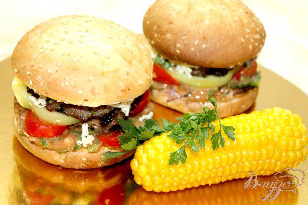 фото рецепта: «Big Burger» с двойной котлетой и овощами