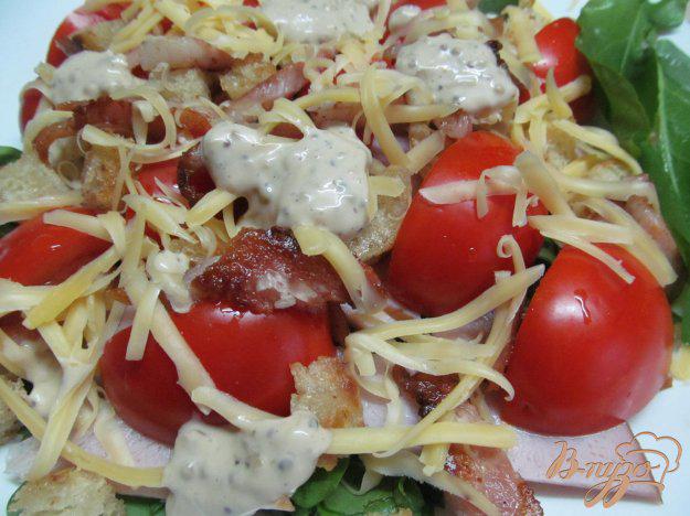 фото рецепта: Мясной салат со щавелем и помидором