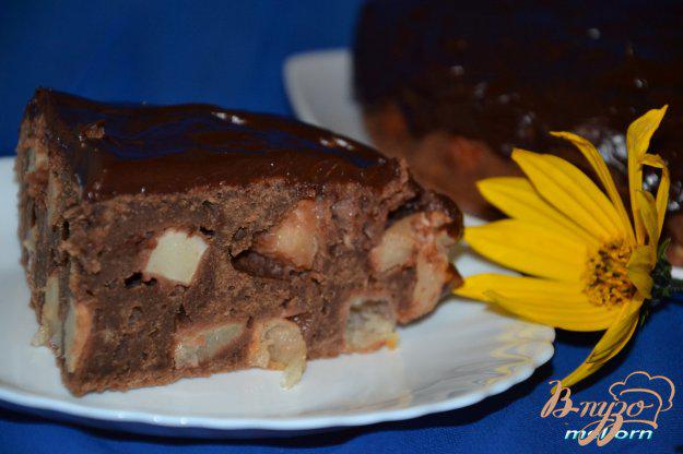 фото рецепта: Шоколадный пирог с яблоками