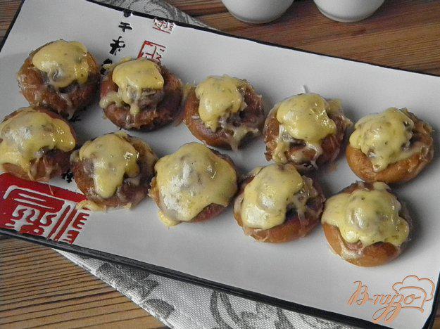 фото рецепта: Закусочные бублики с фаршем и сыром