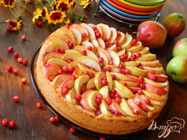фото рецепта: Яблочно-брусничный пирог