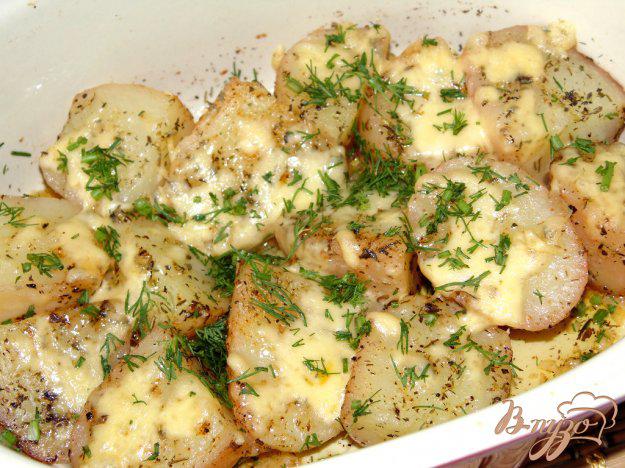 фото рецепта: Ароматный картофель запеченный под сыром