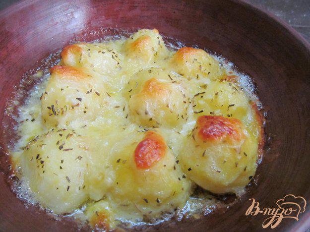фото рецепта: Запеченный картофель под брынзой