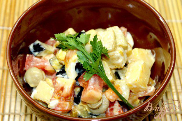 фото рецепта: Салат с баклажанами, сыром и яйцом