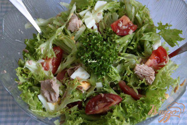 фото рецепта: Зеленый салат с овощами и тунцом