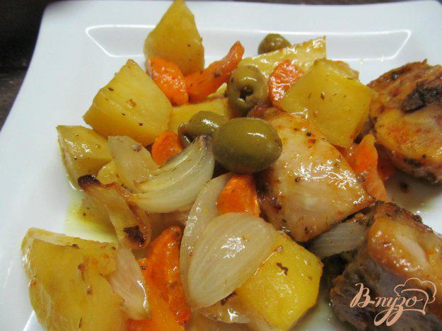 фото рецепта: Запеченная курица с овощами и оливками