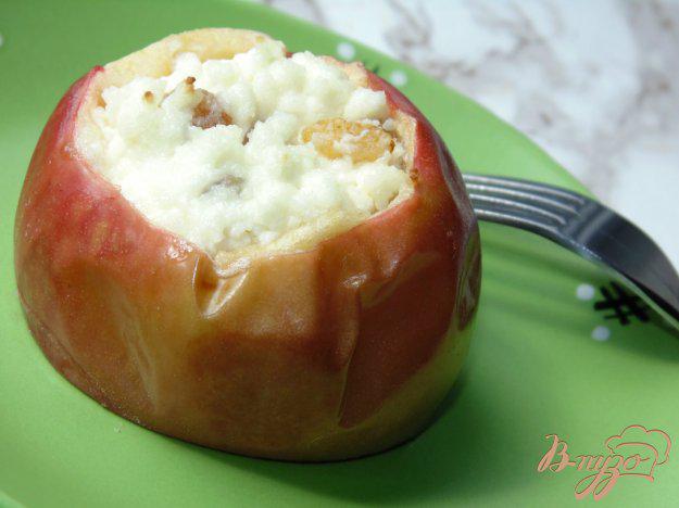 фото рецепта: Яблоки запеченные с творогом и изюмом