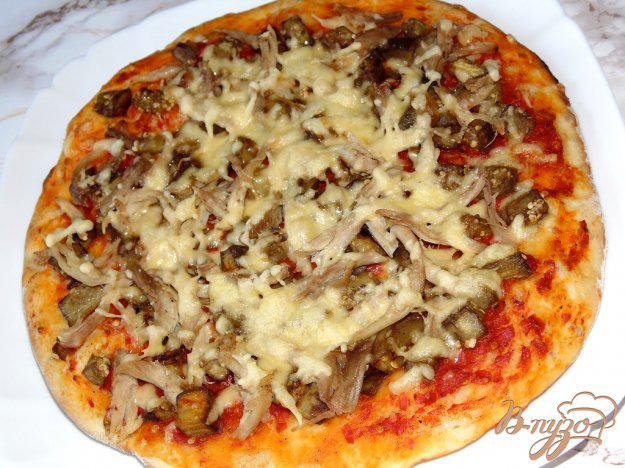 фото рецепта: Пицца с баклажаном и мясом птицы