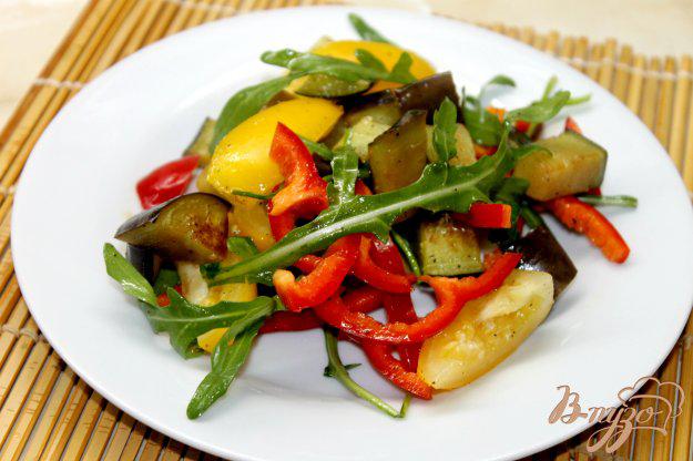 фото рецепта: Салат с рукколой и баклажанами