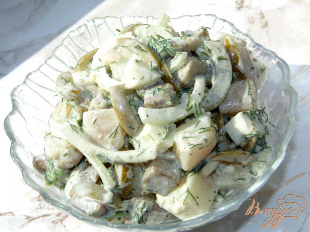 фото рецепта: Картофельный салат с баклажаном и зелеными оливками
