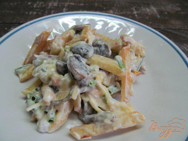 фото рецепта: Салат с жаренными - картофелем индейкой и грибами