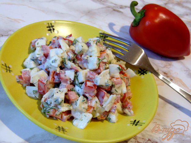 фото рецепта: Яичный салат с красным сладким перцем и сыром