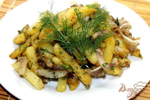 фото рецепта: Картофель по - деревенски с баклажанами и свиными ушками