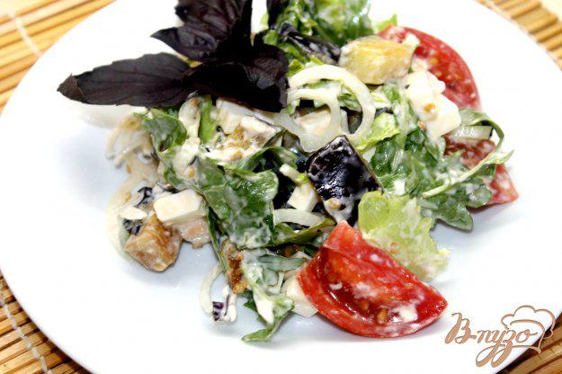 фото рецепта: Салат с сыром, баклажанами и рукколой