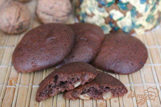 фото рецепта: Шоколадное печенье с грецкими орехами
