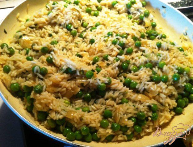 фото рецепта: Рис с зеленым горошком на гарнир