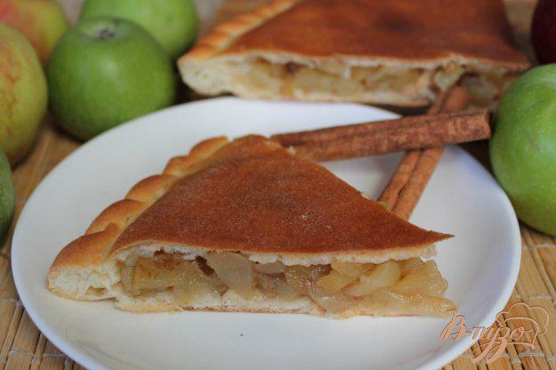 фото рецепта: Дрожжевой пирог с яблоками и корицей