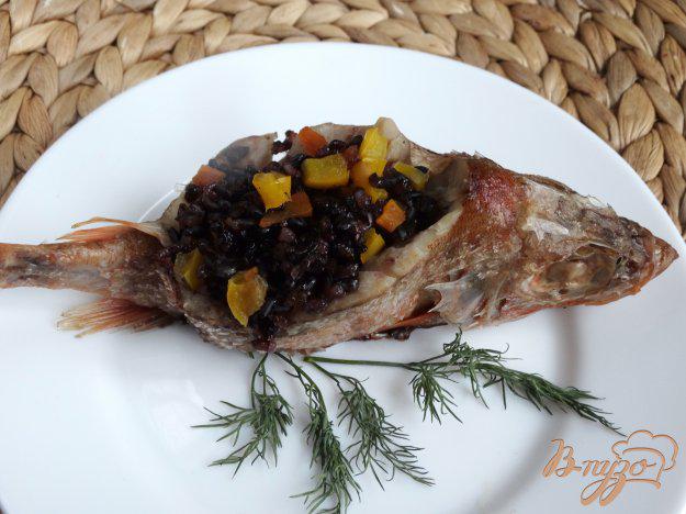 фото рецепта: Морской окунь запеченный с черным рисом и овощами