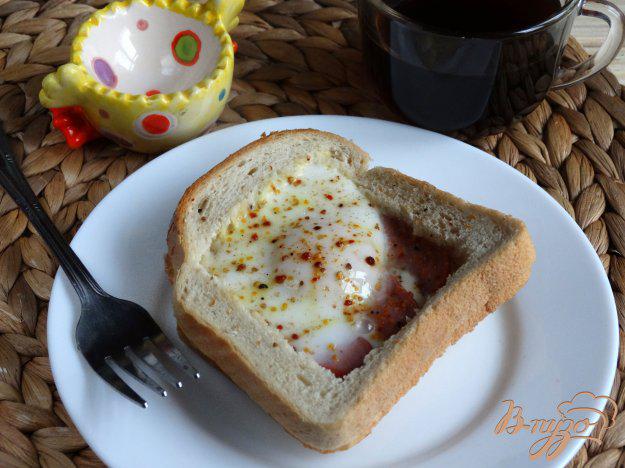 фото рецепта: Завтрак в хлебной рамке