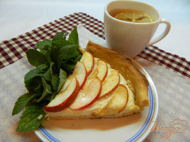 фото рецепта: Тонкий пирог с творогом и яблоками