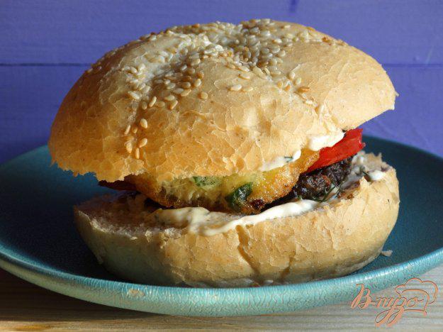 фото рецепта: Сендвич с грибной котлетой и зеленым омлетом