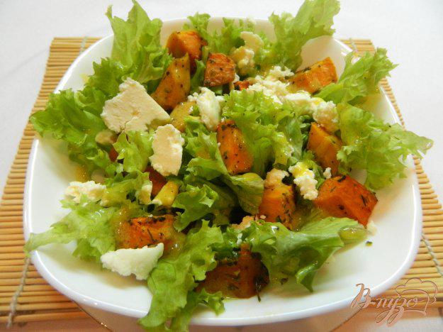 фото рецепта: Салат из тыквы с адыгейским сыром