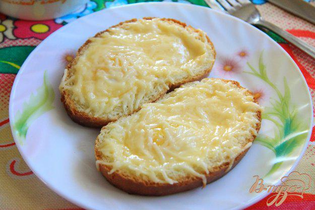 фото рецепта: Быстрый завтрак «Яйцо в батоне»