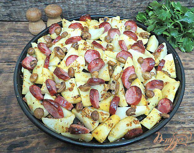 фото рецепта: Картофель запеченный с колбасой и грибами