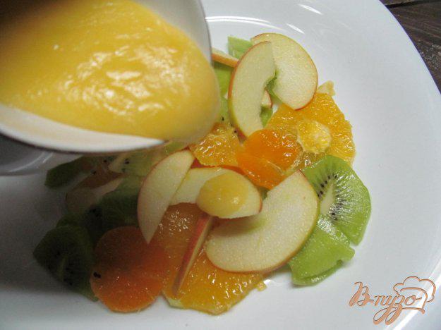 фото рецепта: Фруктовый салат под мандариновым кремом