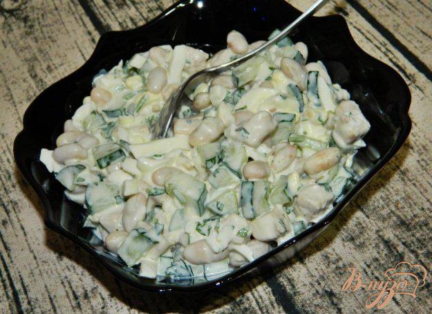 фото рецепта: Салат с фасолью, огурцами и курицей