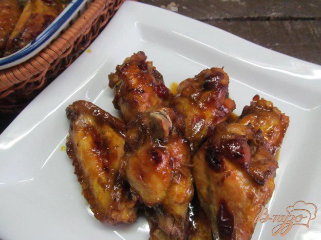 фото рецепта: Маринованные куриные крылья запеченные в духовке