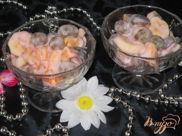 фото рецепта: Фруктовый салат с инжиром и хурмой