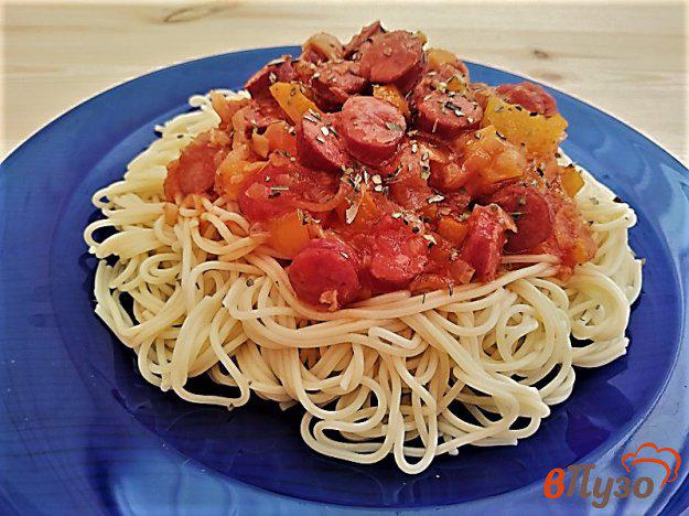 фото рецепта: Спагетти  с томатным соусом и охотничьими колбасками