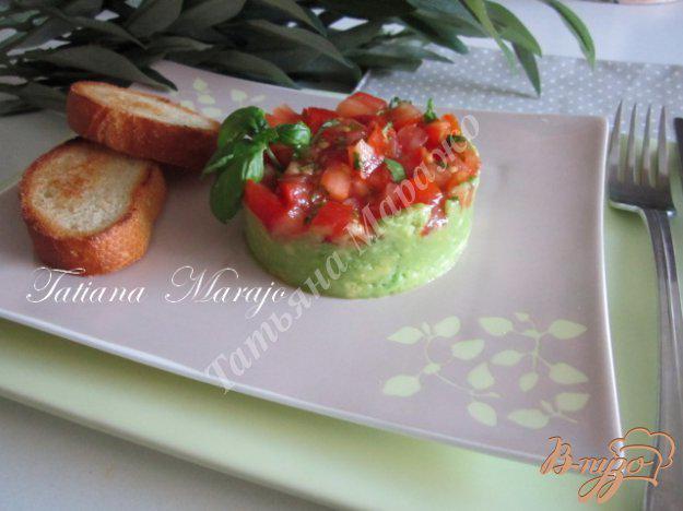 фото рецепта: Закуска  из авокадо с томатами