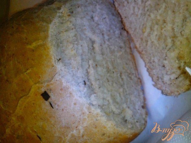 фото рецепта: Пшеничный хлеб на закваске с чесноком и зеленью в хлебопечке
