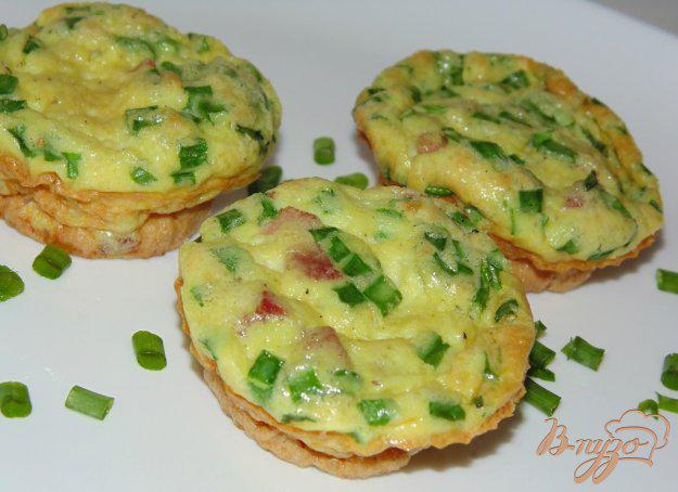 фото рецепта: Яичные кексы с ветчиной и зеленым луком