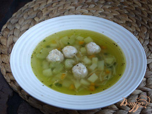 фото рецепта: Суп с фрикадельками и сельдереем