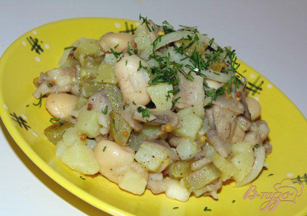 фото рецепта: Картофельный салат с фасолью, шампиньонами и французской горчицей