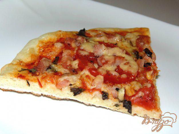 фото рецепта: Пицца с бужениной и помидорами