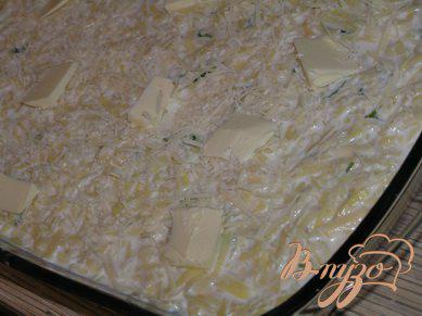 Фото приготовление рецепта: Картофельная запеканка с сыром и зеленью шаг №3
