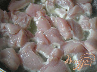 Фото приготовление рецепта: Куриные грудки со шпинатом и морковью шаг №1