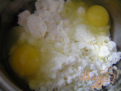 Фото приготовление рецепта: Творожные шарики с сыром и зеленью шаг №1