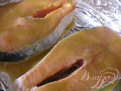 Фото приготовление рецепта: Стейки лосося в карамельном соусе шаг №2