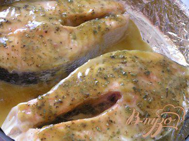 Фото приготовление рецепта: Стейки лосося в карамельном соусе шаг №3