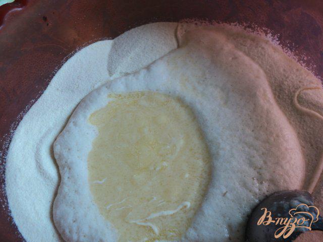 Фото приготовление рецепта: Пирог из манки с черешней. шаг №3