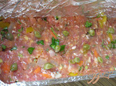 Фото приготовление рецепта: Мясной террин с овощами и каперсами шаг №5